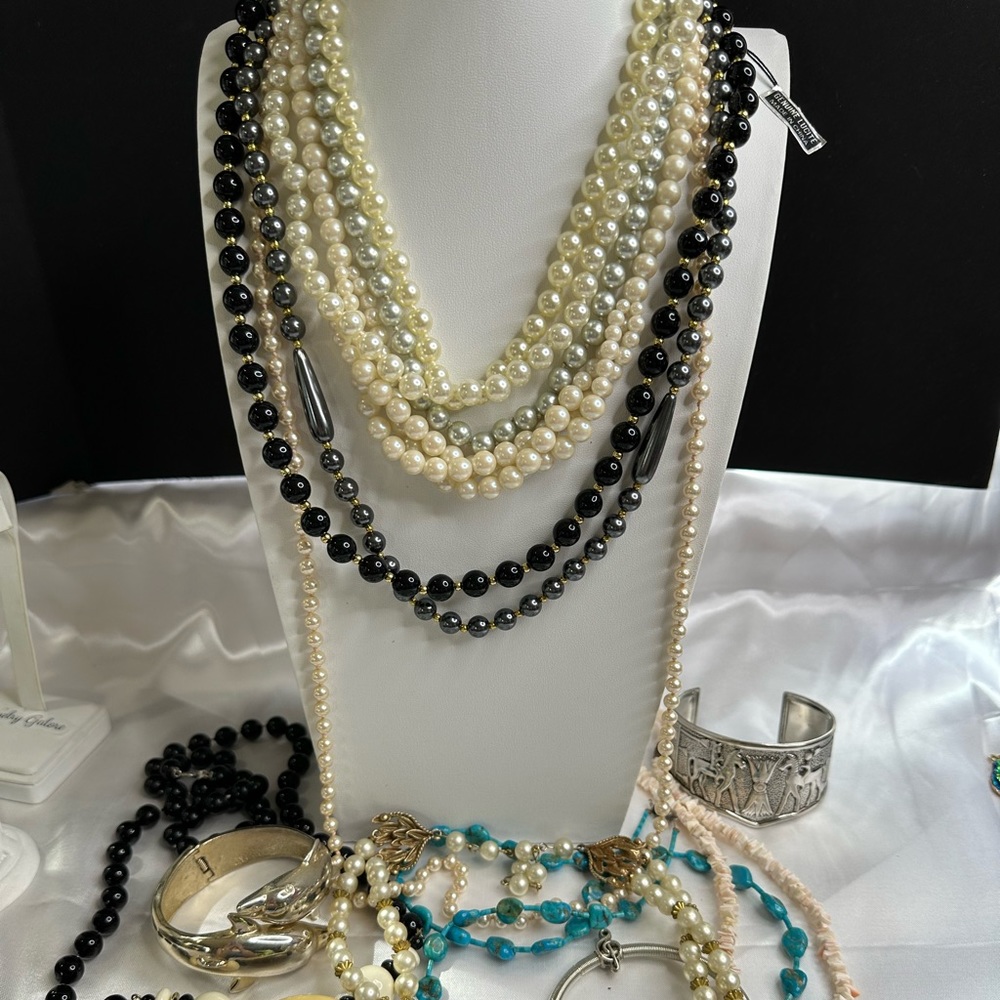 Vintage to Modern Live Jewelry Show